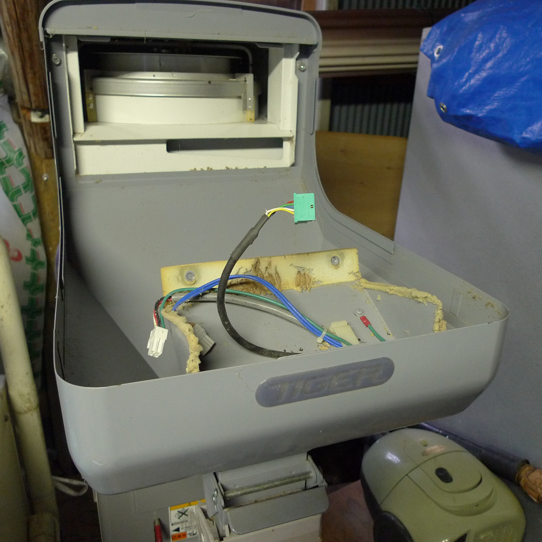 本体カバーをはずした状態