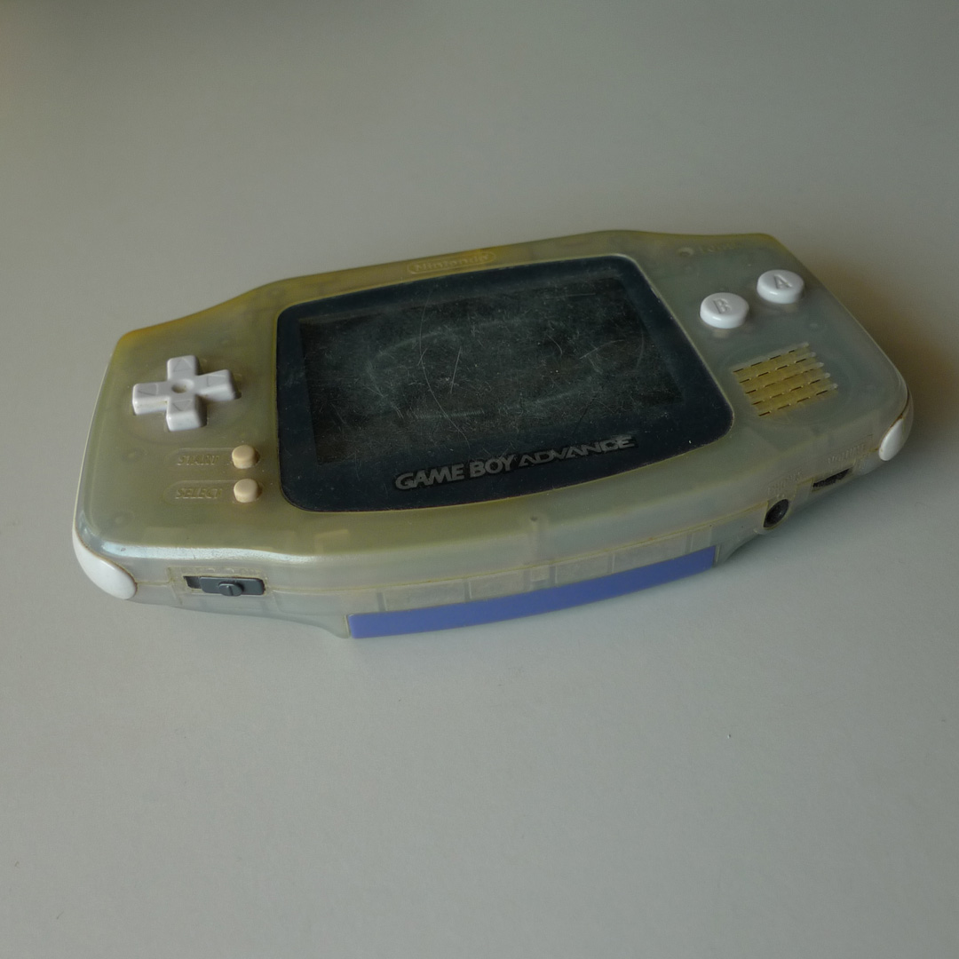 ゲームボーイアドバンス外観２