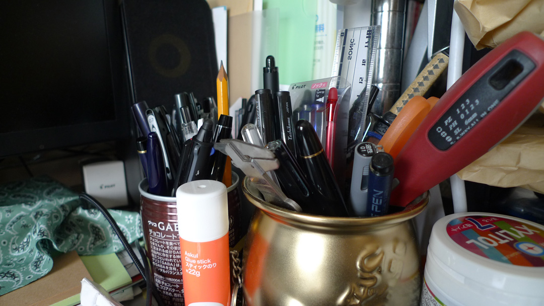 机の文房具